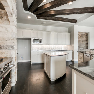 Transitional: 3,069 ft²/4 bd/3.5 bth/1ST
