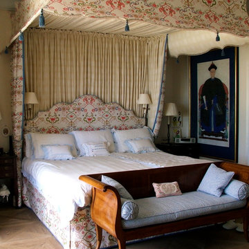 Chinese canopy bedroom