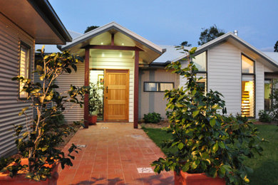 Design ideas for a modern entryway in Brisbane.