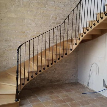 ESCALIER TOURNANT DEBILLARDE AVEC FER FORGE