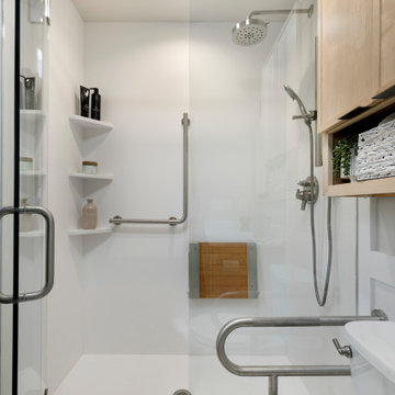 Universal design bath - Minneapolis