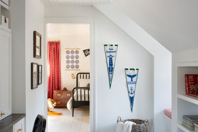 Example of a transitional home design design in Boston