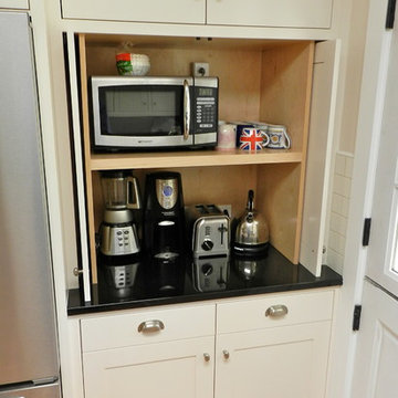 Retro kitchen for 1950 Santa Fe residence