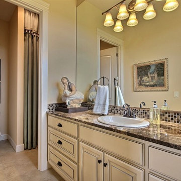 Shared Full Bath (Part 1) - The Poplar - Super Ranch in Monet's Garden