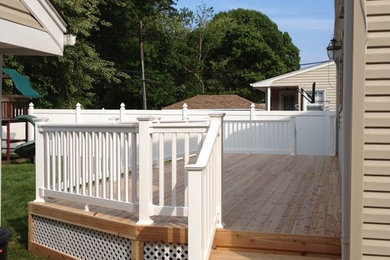 Example of a classic patio design in New York