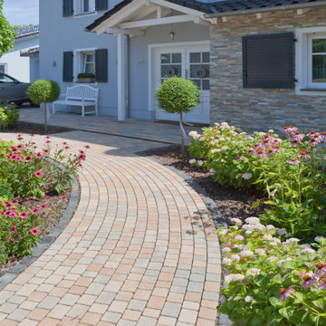 Klassischer Hauseingang im Landhausstil.