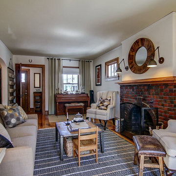 The narrow room is organized into a music-making and a conversation zone.