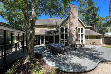 Home design - transitional home design idea in Houston