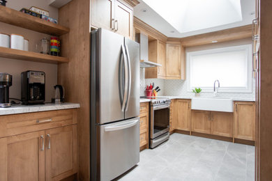 Farmhouse kitchen photo in Toronto