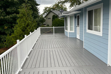Deck photo in Seattle