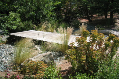 Inspiration for a contemporary landscaping in Seattle.