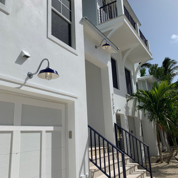 Florida Keys Home Features Vintage-Inspired Gooseneck Lights