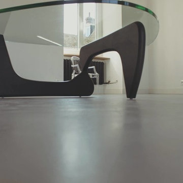 Rénovation d'un sol en carrelage en béton ciré Wax-Béton à St Malo : avant/après