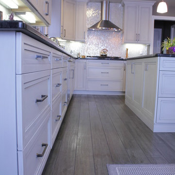Ultracraft Kitchen - Sarasota in Lunar Gray w/ Nickel Glaze