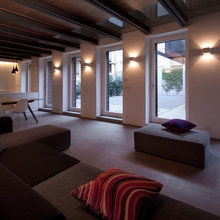 La Falegnameria in Cortile Diventa un Loft in Legno Okumè