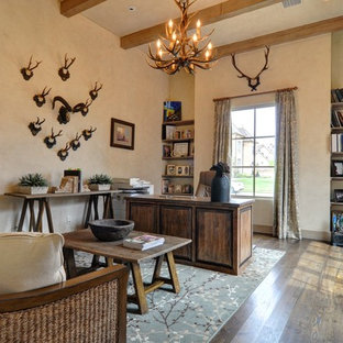 ダラスのサンタフェスタイルのおしゃれなホームジムの写真