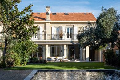 Trendy exterior home photo in Bordeaux