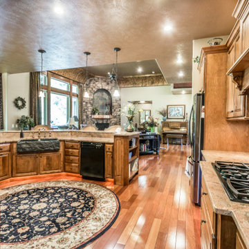 S. Frontier Trail Residence