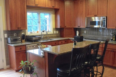 Example of an arts and crafts kitchen design in DC Metro
