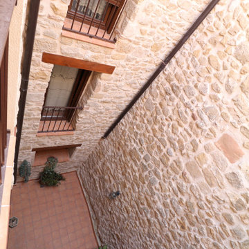 Rehabilitación integral de casa antigua en Arnes