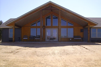 Inspiration for a rustic home design remodel in Oklahoma City