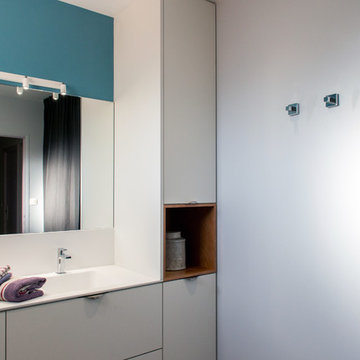 Une salle de bains pratique
