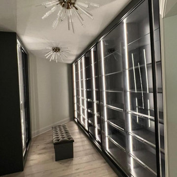 Walk-in Elegance: Maximizing Space with Black Closet Solutions