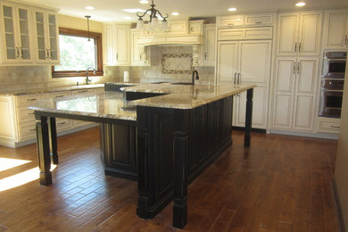 Example of a classic kitchen design in St Louis