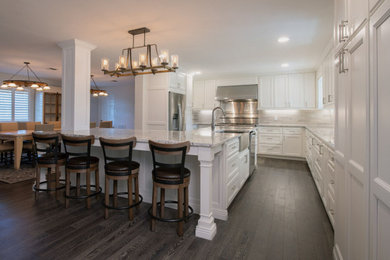 Inspiration for a transitional kitchen in Austin.