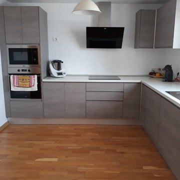 Cocina con tirador incorporado.