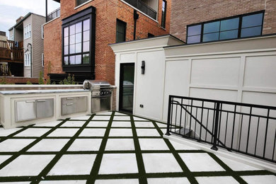 Inspiration for a contemporary patio remodel in Chicago