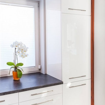White and Veneer High Gloss Modern Kitchen