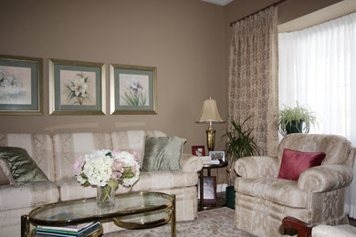 Inspiration for a timeless living room remodel in Toronto