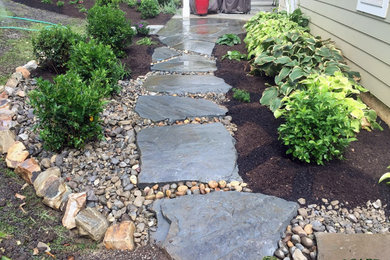 Inspiration for a contemporary front yard river rock walkway in Philadelphia.