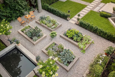 Photo of a traditional landscaping in Montreal.