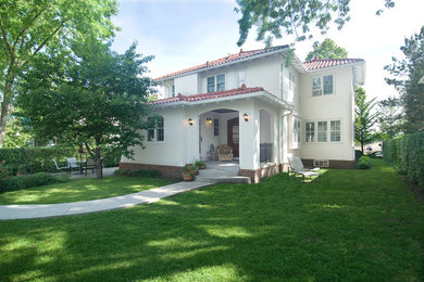 Example of an exterior home design in Minneapolis