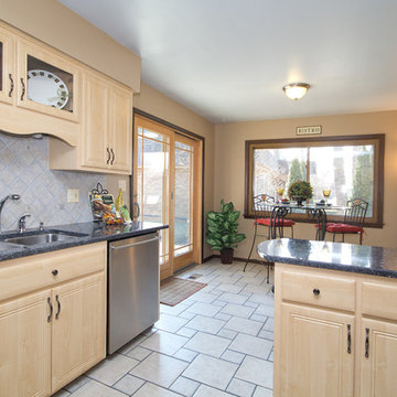 Darien, IL - Home SOLD in one week after staging