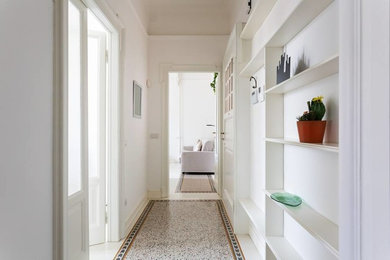 This is an example of a contemporary hallway in Milan.