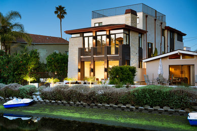 Trendy exterior home photo in Los Angeles
