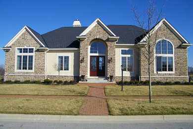 Example of a classic home design design in Columbus