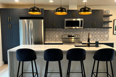 Kitchen - modern kitchen idea in Austin