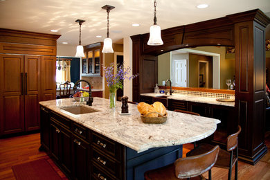 Elegant kitchen photo in Milwaukee