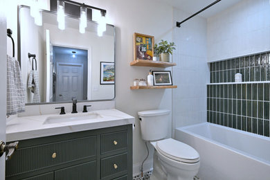 Example of a trendy bathroom design in Chicago