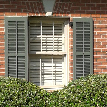 Louvered Colonial with Tilt Rod