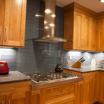 Colorful Transitional Kitchen That Pops