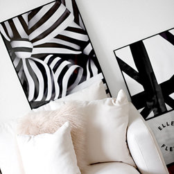 Giant bows print 'Ingenue'(noir), Velocity and 'She Blooms' in French - Prints And Posters