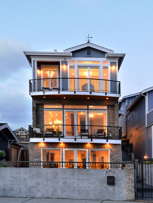  Custom Home Alki Beach Party House with a Roof Deck