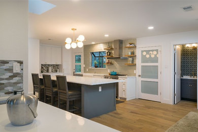 Example of a kitchen design in Austin