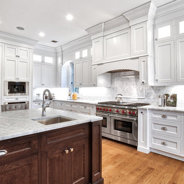 Expansive Transitional Kitchen