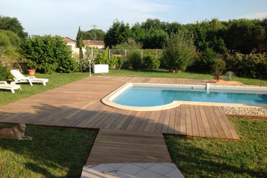 Contemporary pool in Toulouse.